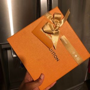 LV shopping bag and box